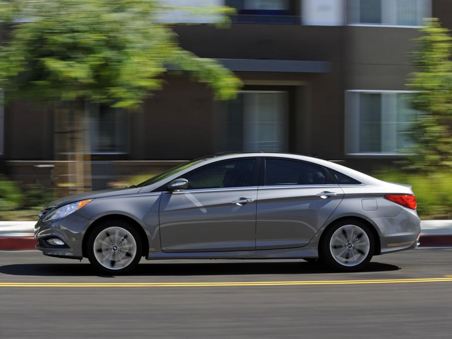  Hyundai Sonata 2013 года  (US) (фото 8 из 11)